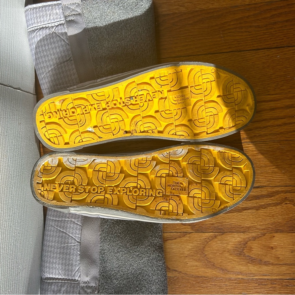 The North Face grey women’s snow boots size 8 - Picture 2 of 6